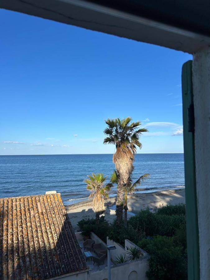 Gîte pour 6 personnes, avec terrasse et vue dans Plage De Prunete