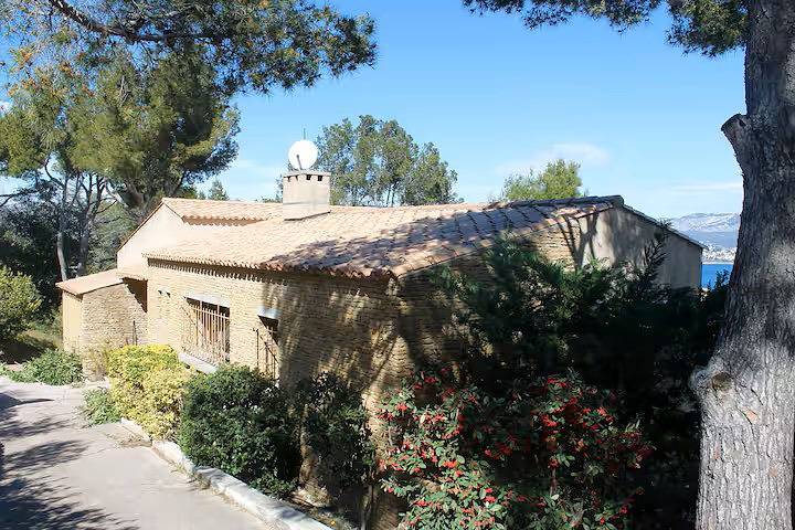 Maison vue mer, piscine, 7 chambres, wifi in Saint-Mandrier-sur-Mer, Côte méditerranéenne (France)