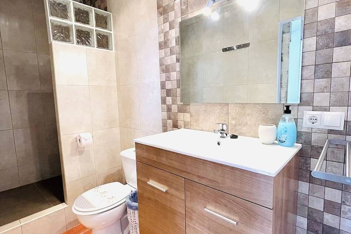 Appartement entier, Studio indépendant, piscine, bar extérieur et terrasse privée et belles vues in Viñuela, Province de Málaga
