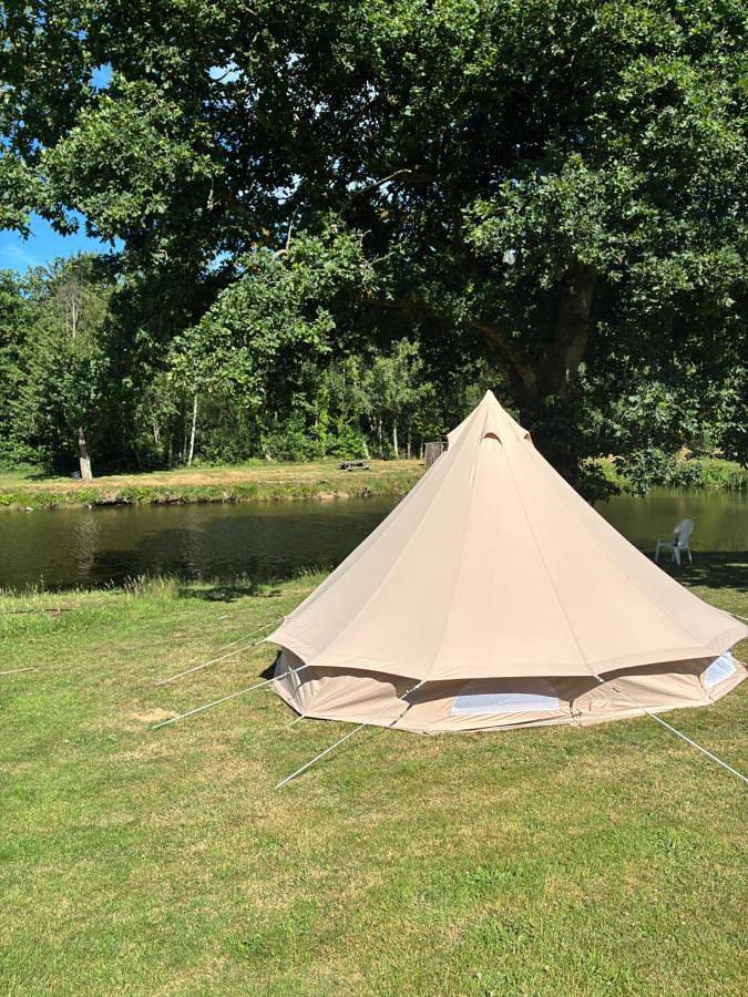 Tente pour 4 personnes, avec jardin et terrasse ainsi que vue et vue sur le lac, animaux acceptés dans Orne - 2