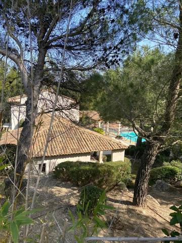 Chambre d’hôte pour 2 personnes, avec jardin ainsi que vue et piscine, adapté aux familles à Mallemort