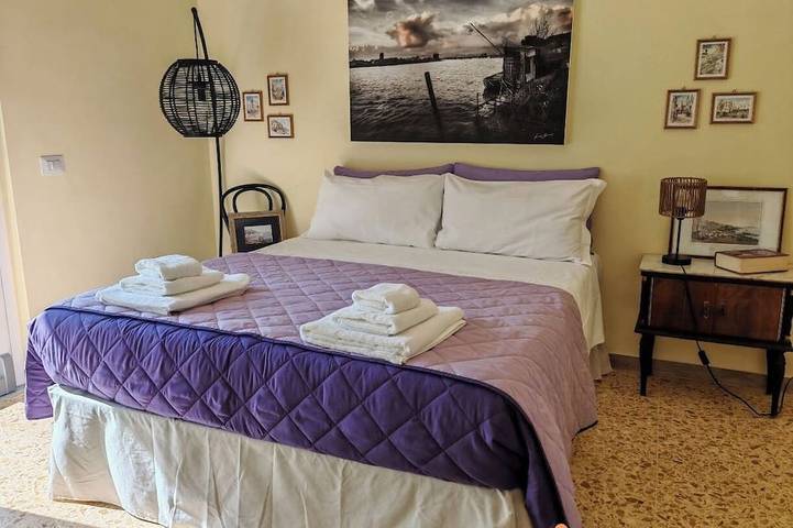 Entire apartment, Just a few steps from the Royal Palace. Free Parking in Caserta, Caserta Province