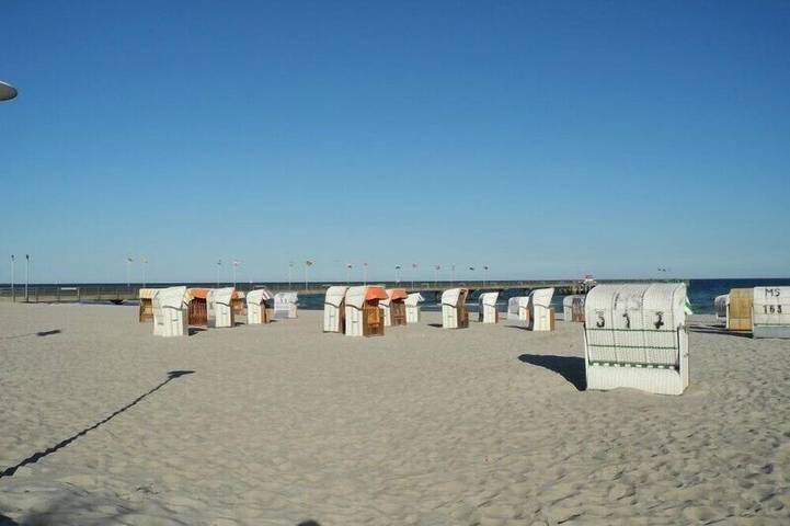 Ferienhaus am Strand für 6 Personen, mit Sauna und Whirlpool sowie Balkon auf Rügen