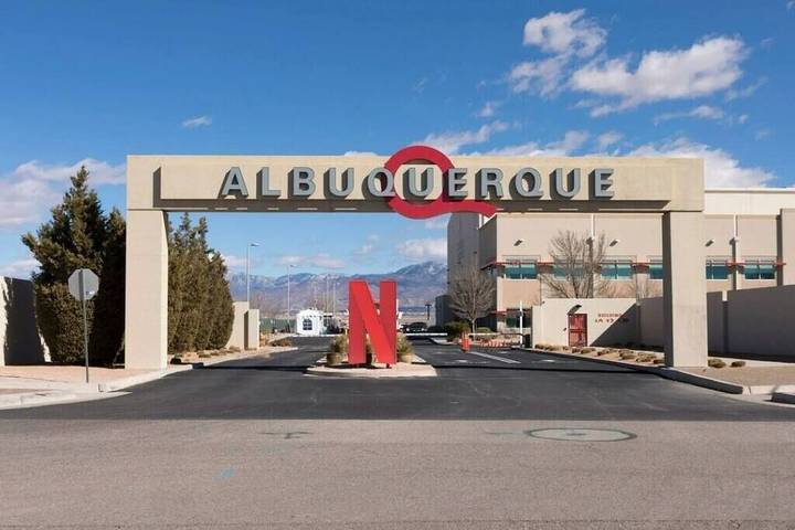 Vacation rental for 8 people, with yard, with pets in Albuquerque