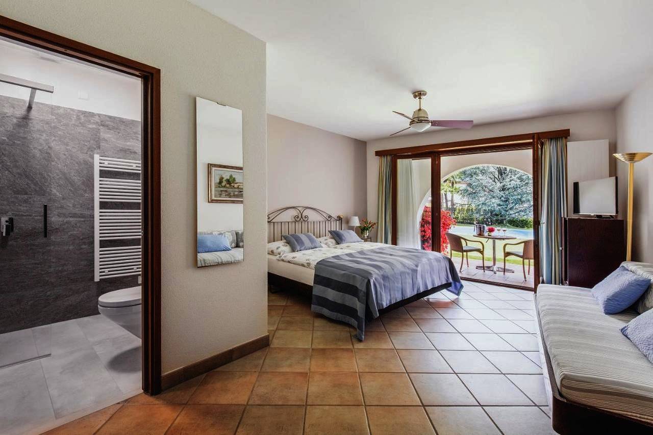 Hotel Garni Elena, Pool & Garden in Losone, Tessiner Alpen