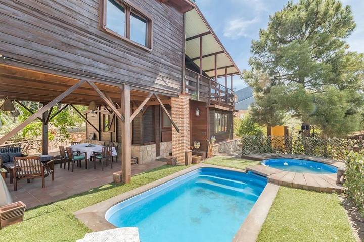 Casa rural para 9 personas, con Balcón y Jacuzzi además de Terraza y Jardín en Provincia de Madrid - 4