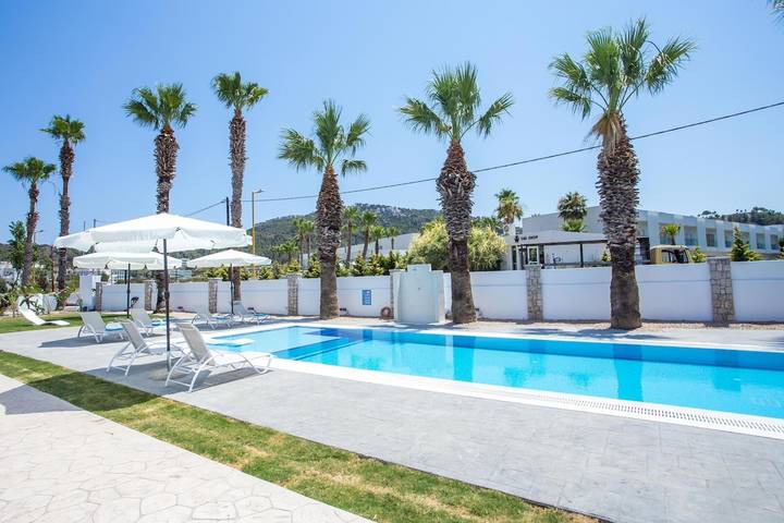 Vakantieappartement voor 2 personen, with balkon and zwembad as well as tuin in Faliraki