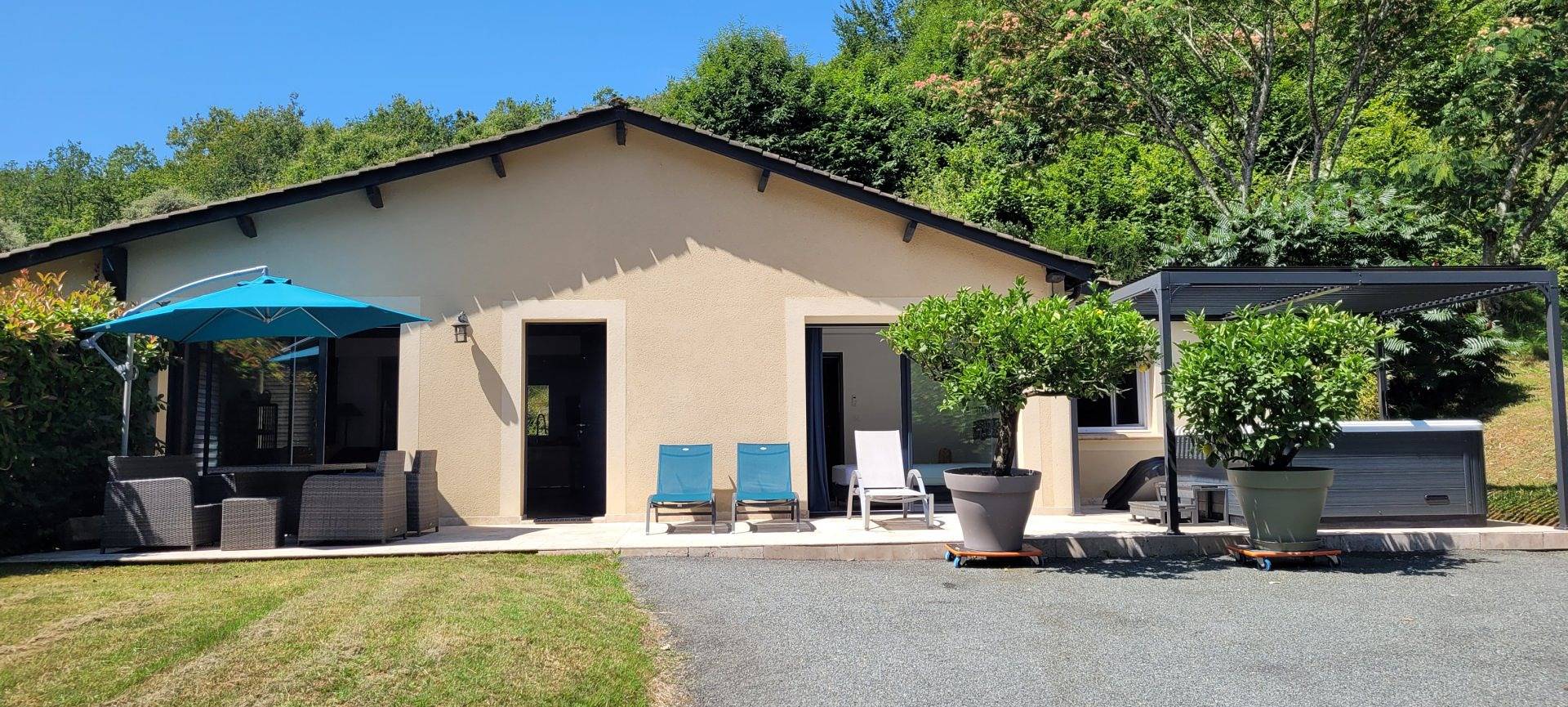 Maison de campagne en Périgord noir avec Jacuzzi in Vitrac, Périgord Noir