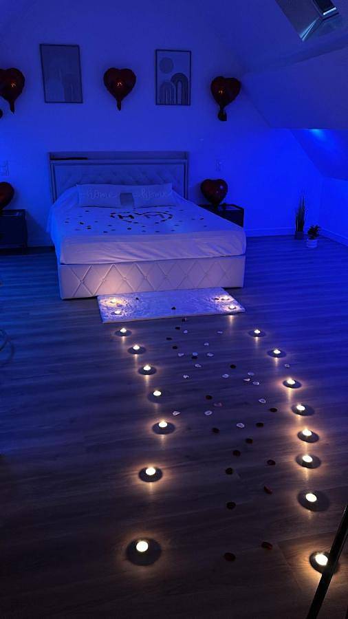 Location de vacances pour 2 personnes, avec jacuzzi ainsi que sauna et terrasse dans Prénouvellon