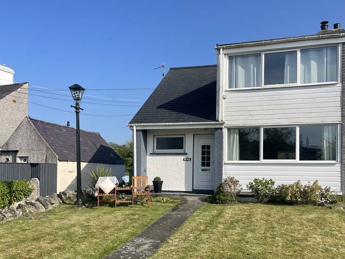 Holiday rental for 6 people, with garden and view in Benllech