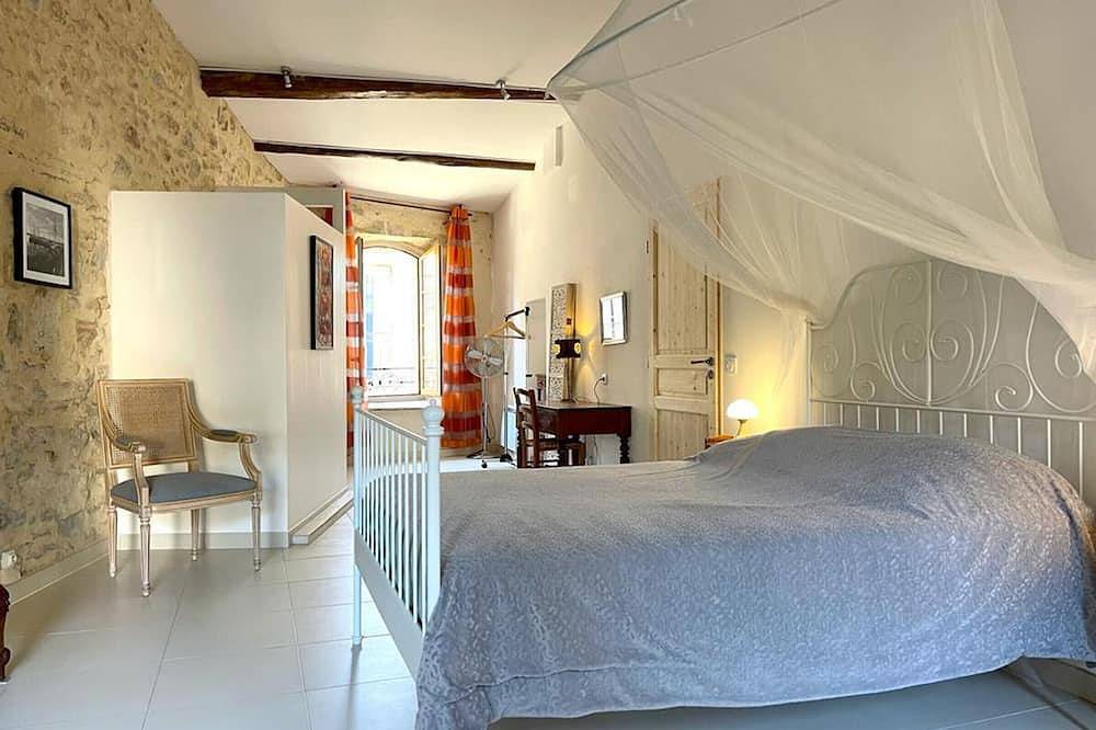 Casa con Encanto en el Corazón de Bouzigues, con Patio Privado y Dependencia in Bouzigues, Côte d'Améthyste
