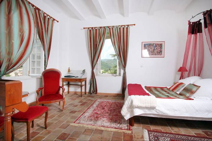 Chambre d’hôte pour 2 personnes, avec piscine ainsi que jardin et jacuzzi