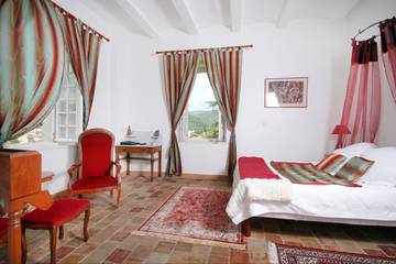 Chambre d’hôte pour 2 personnes, avec jardin ainsi que jacuzzi et piscine à Vals-les-Bains