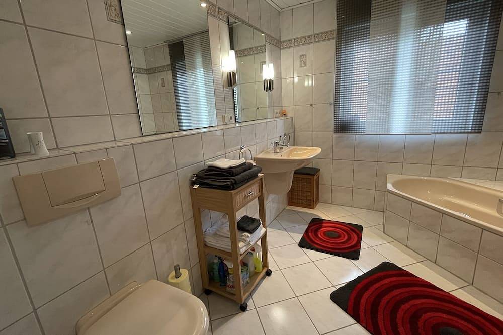 Ganze Wohnung, Schöne geräumige Wohnung am Tor zum Spessart in Keilberg (Bessenbach), Bessenbach