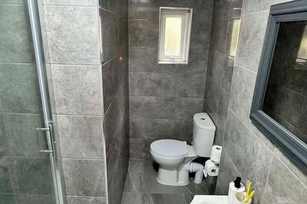 Entire apartment, Modern Studio with Superfast Wi-Fi in Cardiff, Cardiff region