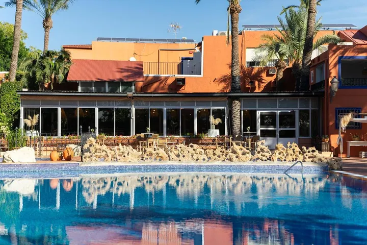 Resort para 3 personas, con piscina además de jardín y piscina para niños, Familias con niños - 1