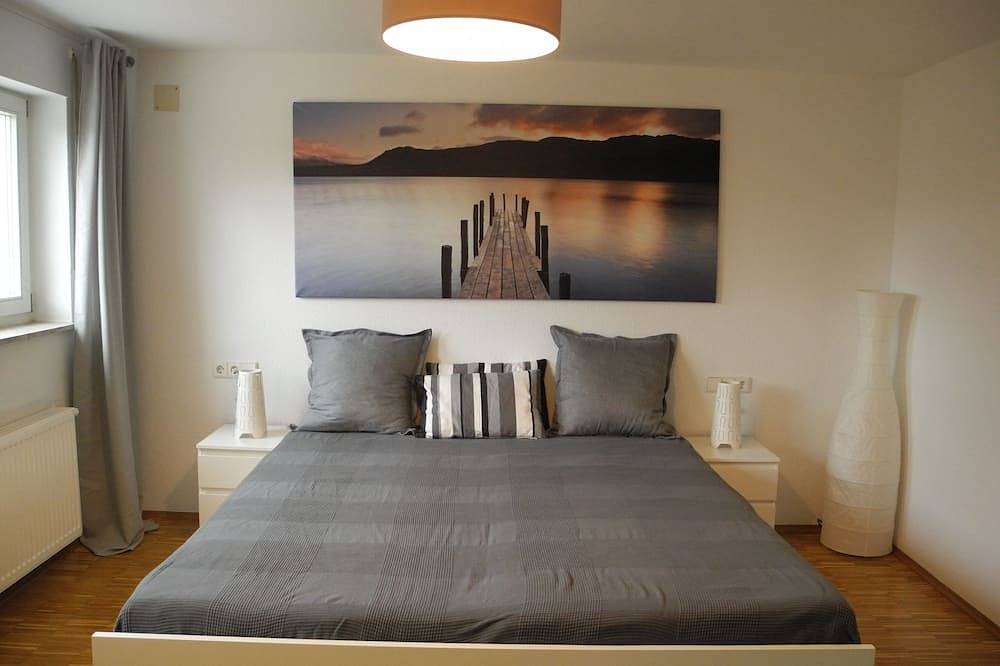 Geheel appartement, Licht modern appartement op een rustige locatie met een eigen ingang en een patio in Oberstenfeld, Landkreis Ludwigsburg