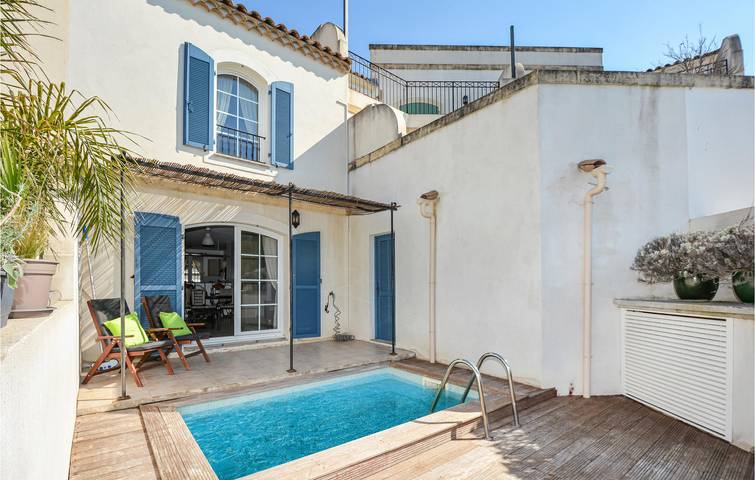 Location de vacances pour 6 personnes, avec piscine et terrasse, animaux acceptés à Aigues-Mortes - 2