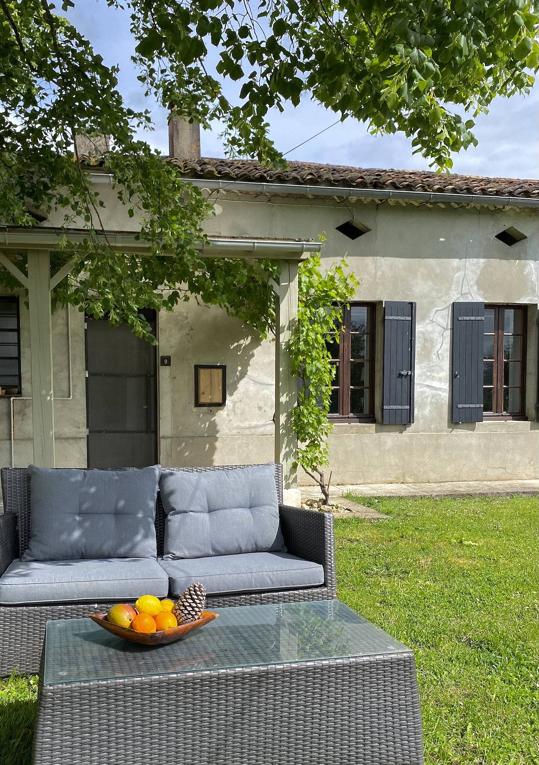 Holiday Home 'Le Petit Four À Pain' with Private Pool, Private Terrace and Wi-Fi in Neuvicq, Jonzac region