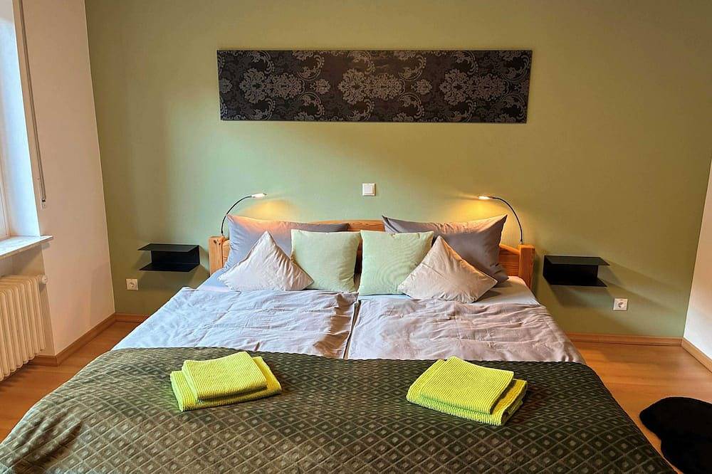Ganze Wohnung, Ferienwohnung mit Terrasse und 4 Schlafräumen in Oberelsbach, Rhön-Bayern