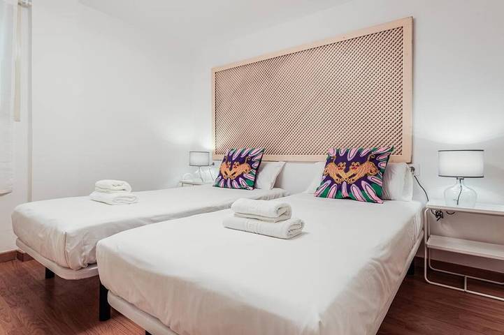 Ganze Wohnung, Nice duplex apt 2 bedrooms 2 bathrooms in Casco Antiguo, Sevilla