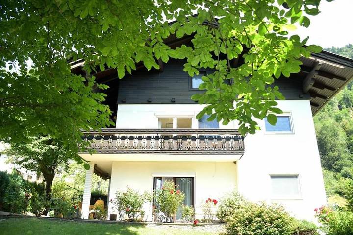 Ferienhaus für 6 Personen, mit Balkon und Terrasse sowie Garten und Seeblick