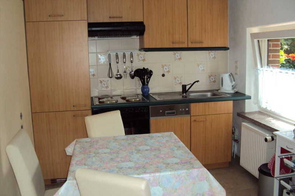 Entire apartment, Vacation apartment (in the house - separate entrance - basement) - 2 vacation apartments in Wesenberg, Mecklenburg-Strelitz