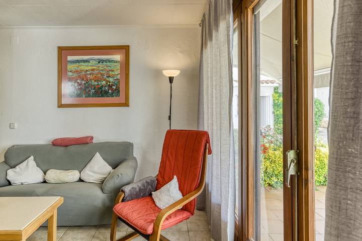 Hel lejlighed, Salins Studio Apartment with Canal Views, Wi-Fi, and Air Conditioning in Empuriabrava, Upper Empordà