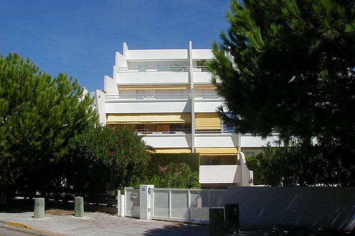 Gîte pour 2 personnes, avec terrasse ainsi que jardin et piscine dans Golf de la Grande Motte