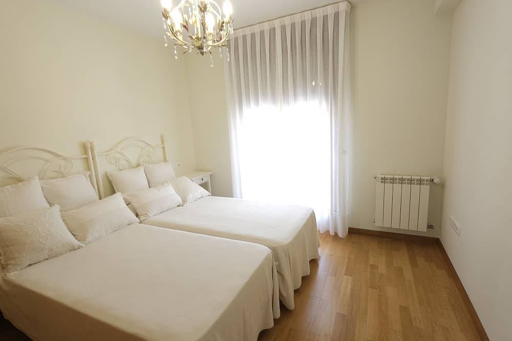 Entire apartment, Cuevas de Mar Apartment in Nueva de Llanes, Llanes