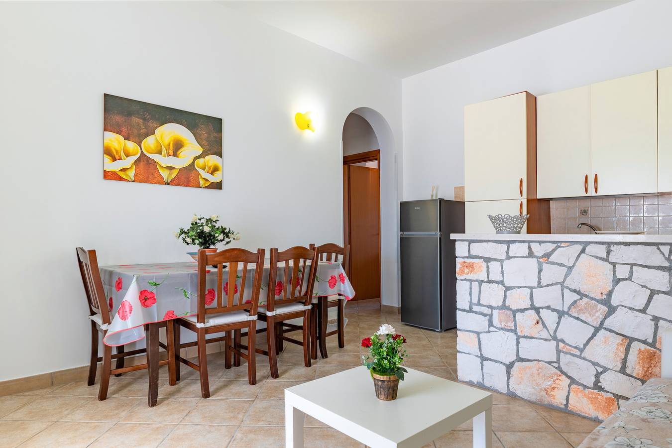 Apartamento entero, Apartamento 'Camelia' con piscina compartida, Wi-Fi y aire acondicionado in San Michele Salentino, Salento