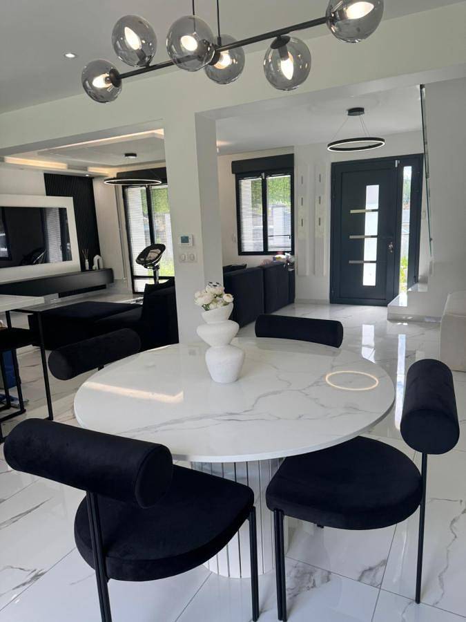 Location de vacances pour 5 personnes, avec jacuzzi et terrasse dans Parc des Expositions de Villepinte - 3