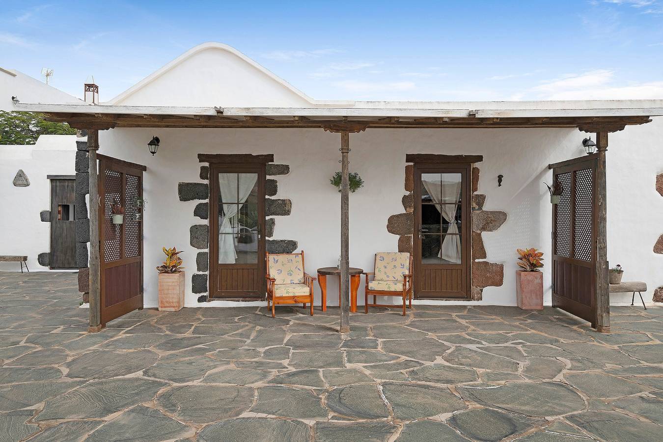 Holiday Home "Casita Tahona" with Mountain Views, Terrace and Wi-Fi in Los Valles, Teguise