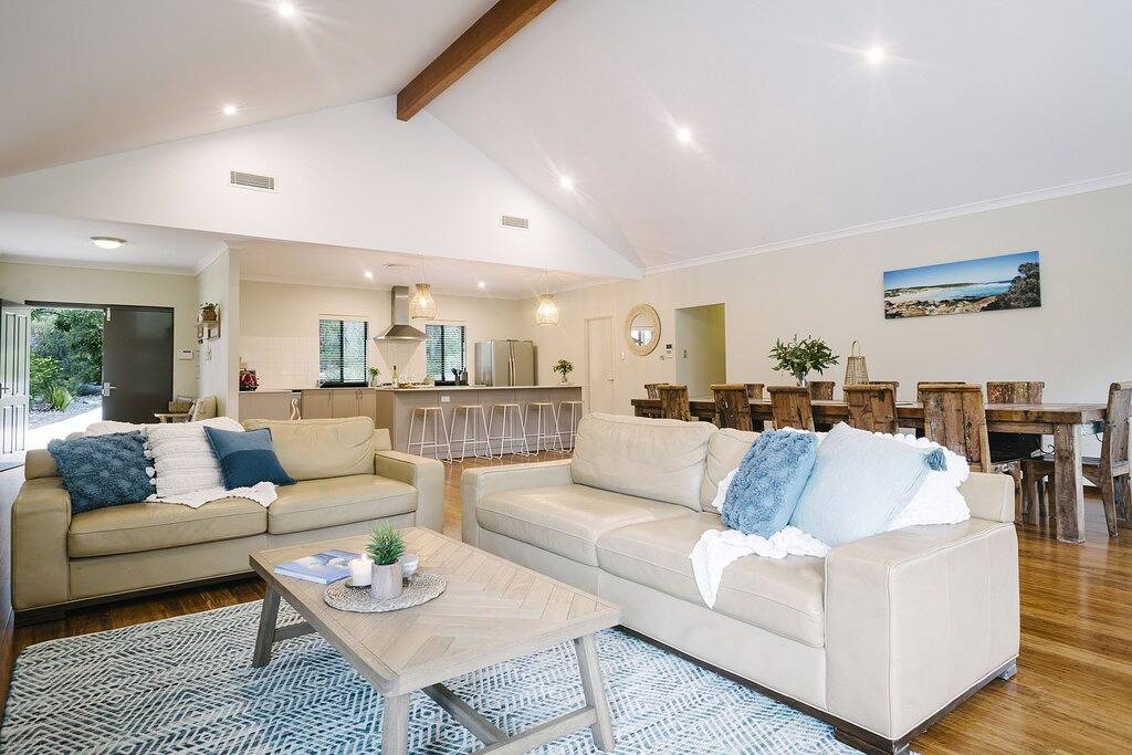 Blue Wren Chic and Spacious Country Pool House in Gnarabup, Margaret River