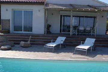 Location de vacances pour 9 personnes, avec terrasse et jardin à Aléria