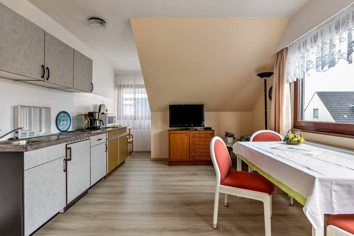 Ganze Wohnung, Ferienwohnung 'Haus Anita - Ferienwohnung Og' mit Balkon und Wlan in Büsum, Kreis Dithmarschen