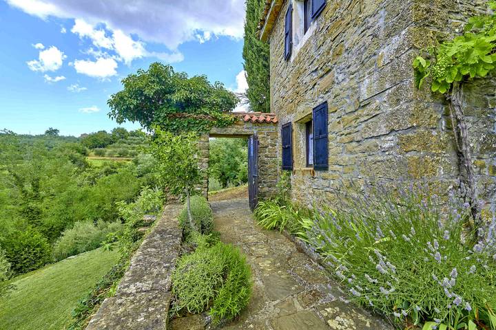 Ferienhaus Funtana * einzigartiger Ausblick, Garten mit Grill in Grožnjan, Općina Grožnjan