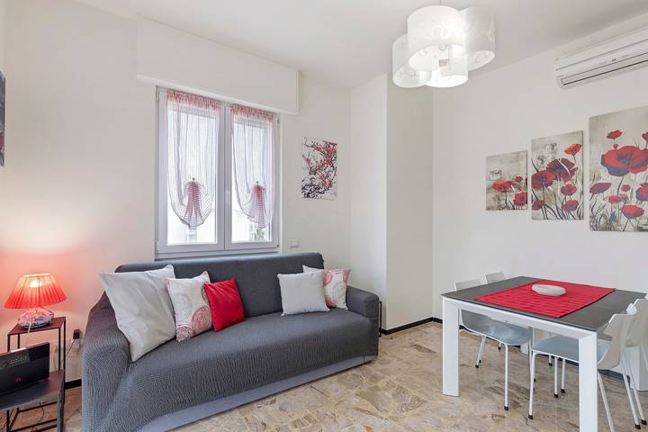 Appartamento intero, Appartamento 'Alloggio Gallinara' con Vista Mare, Wi-Fi e Aria Condizionata in Albenga, Riviera di Ponente