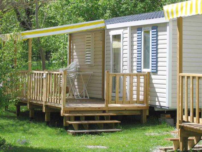 Camping pour 4 personnes, avec jardin ainsi que terrasse et vue