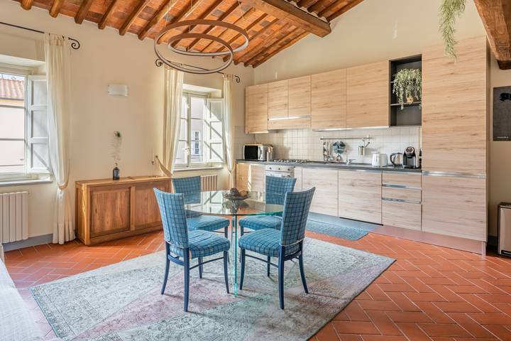 Ganze Wohnung, Ferienwohnung „La terrazza di Sofia“ im Zentrum mit offener Terrasse und WLAN in Lucca, Lucca Provinz