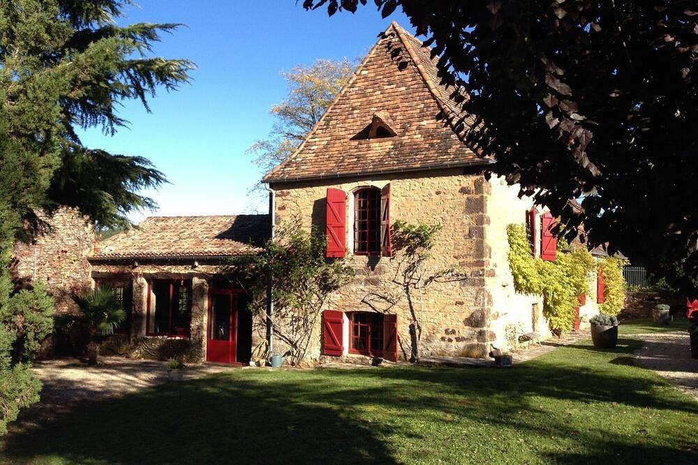 Maison de charme périgourdine du 17ème siècle son Pigeonnier sa Piscine à Urval. in Urval, Périgord Pourpre