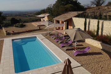 Agriturismo pour 10 personnes, avec jacuzzi et jardin à Cairanne