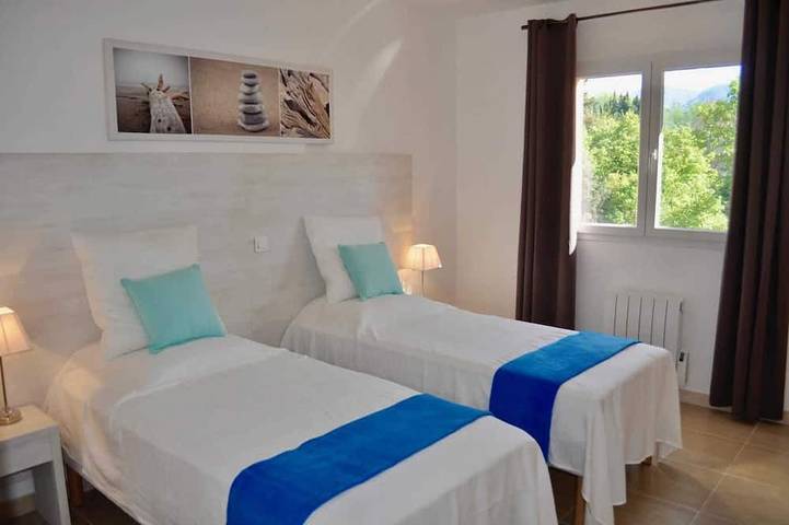 Location de vacances pour 7 personnes, avec piscine à Bendejun - 3