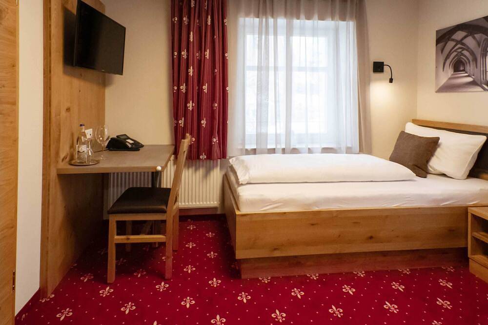 Ganze Wohnung, Komfortables Einzelzimmer mit moderner Ausstattung im Herzen von Heidenheim in Heidenheim (Mittelfranken), Altmühltal