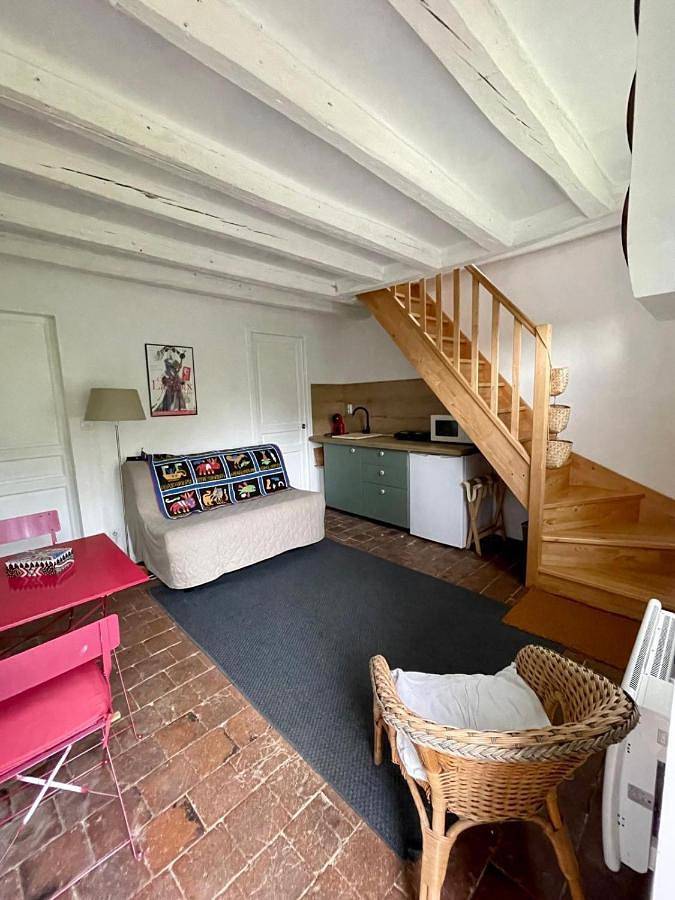 One-Bedroom House in Chaise-Dieu-du-Theil, Région d'Évreux