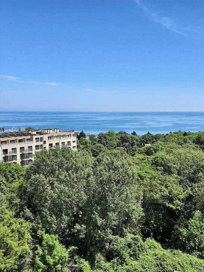 Appart’hôtel pour 4 personnes, avec jardin ainsi que vue et piscine - 1