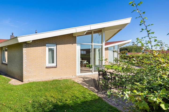 Bungalow voor 5 personen, with Balkon/Terras and Terras as well as Tuin in Domburg