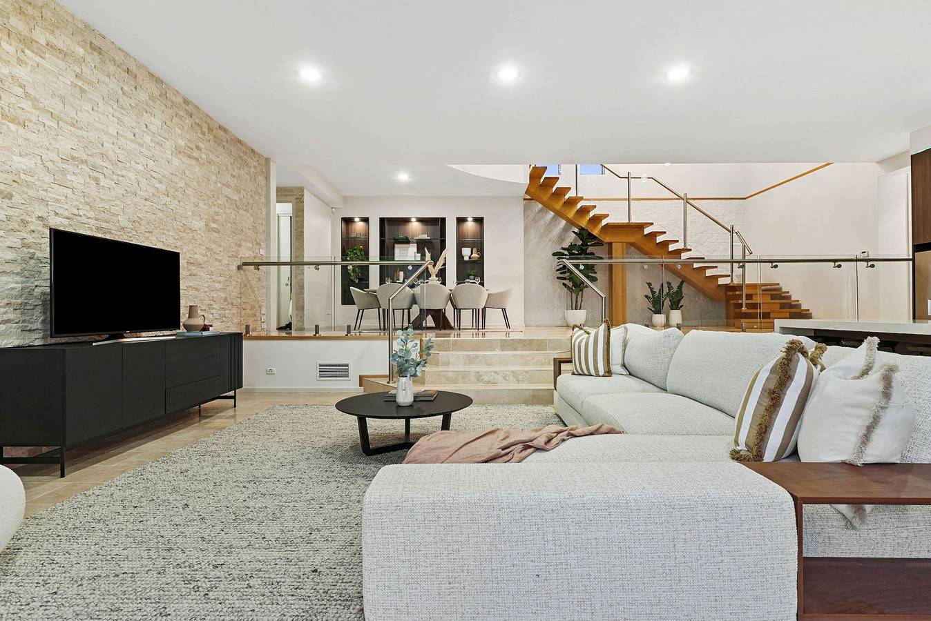 Cliffside Castle With Bay And City Views in Melbourne, Mornington Peninsula