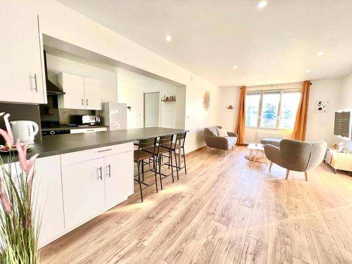 Location de vacances pour 6 personnes, avec terrasse ainsi que jardin et vue à Saint-Georges-lès-Baillargeaux