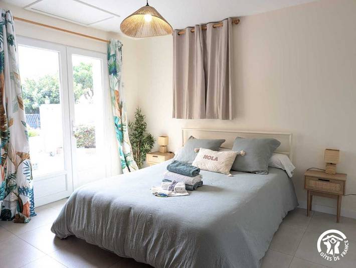 Gîte pour 2 personnes, avec piscine et terrasse